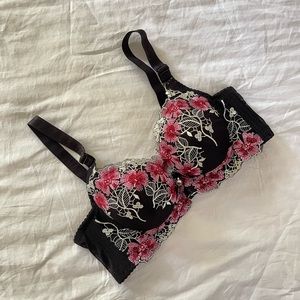 ❌ SOLD ‼️ Lace Appliqué Bra